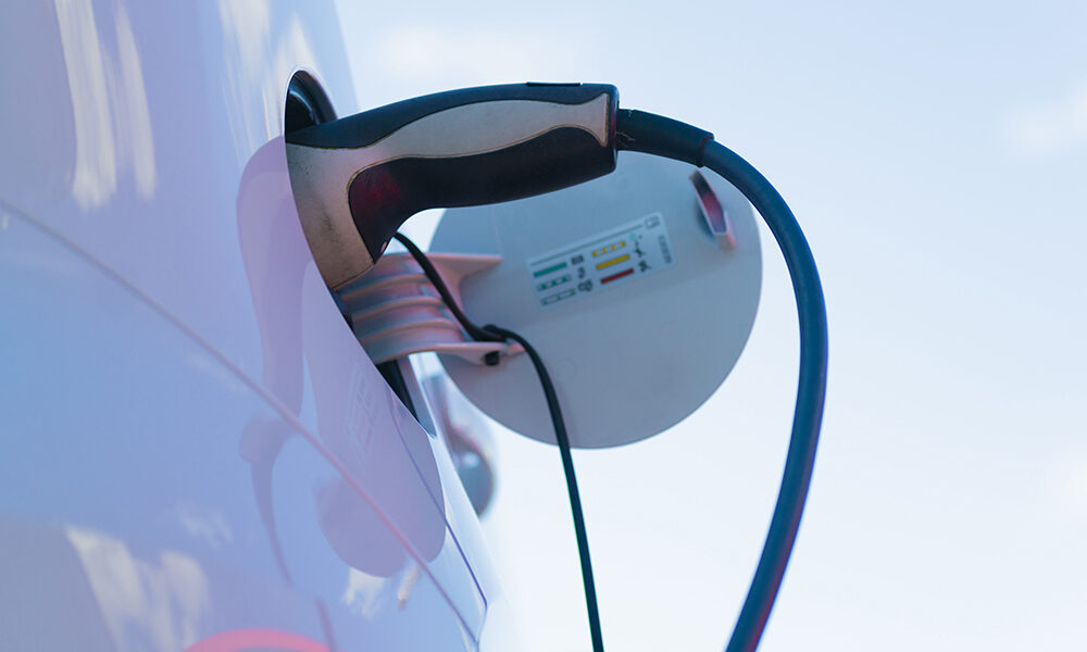 La sfida dell’elettrico si vince alle stazioni di servizio