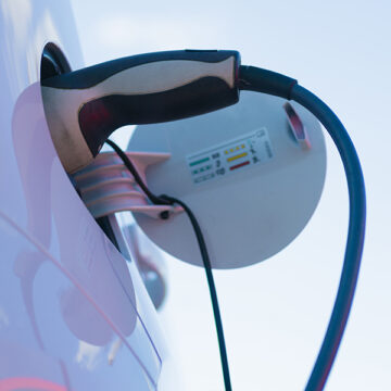 La sfida dell’elettrico si vince alle stazioni di servizio